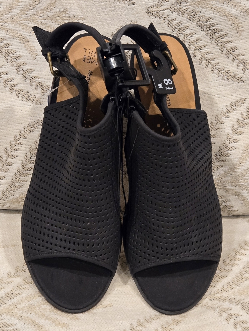 NWT -Women's Time and Tru Open-Toe Memory Foam Block Heel Sandals Sz 8.5W Black